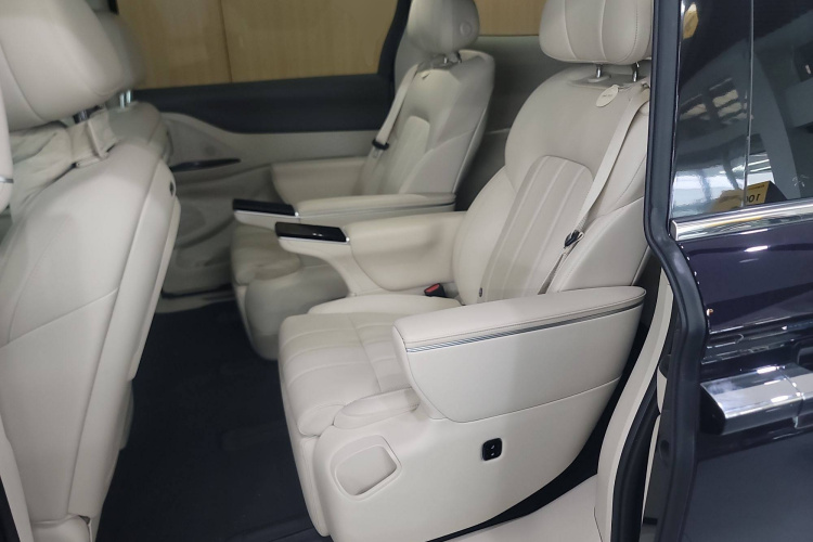 岚图汽车 岚图梦想家 2025款 PHEV 四驱卓越鲲鹏版中控内饰21