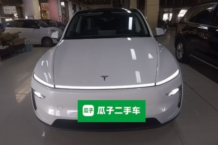特斯拉 Model Y 2025款 后轮驱动版车身外观2