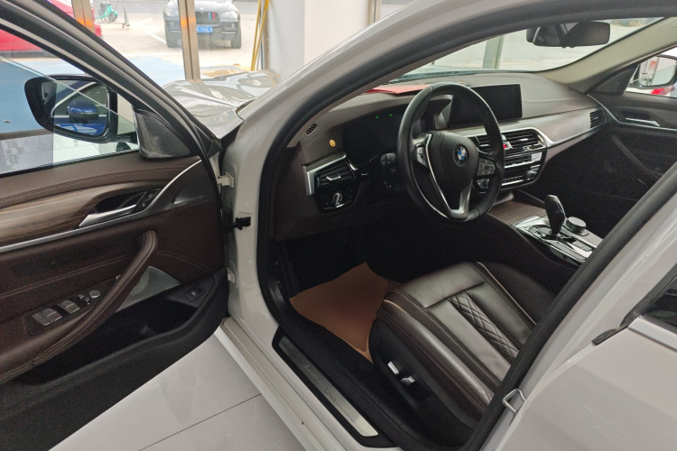 宝马5系 2020款 530Li 领先型 豪华套装中控内饰20