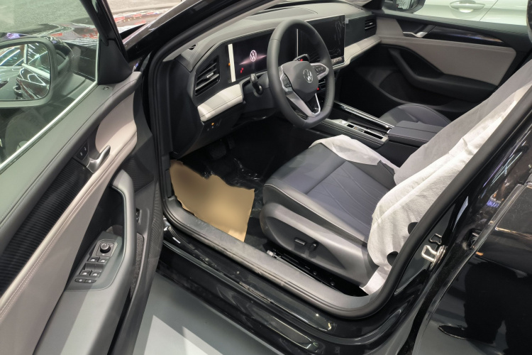 大众 迈腾 2024款 300TSI DSG尊享版中控内饰7002