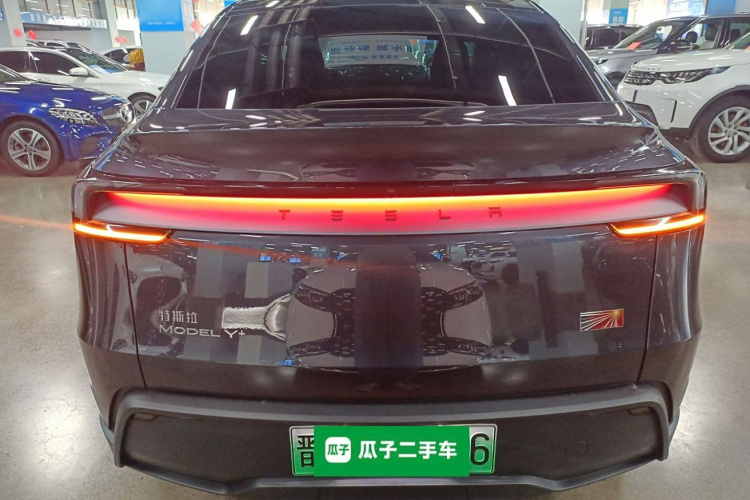 特斯拉 Model Y 2025款 长续航全轮驱动 首发版车身外观6