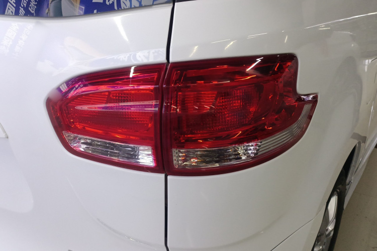 上汽大通MAXUS 大通G10 2018款 PLUS 2.0T 自动智享版车身外观9