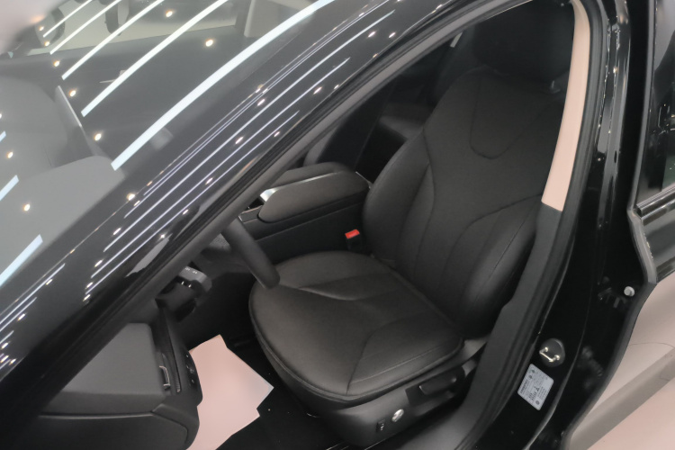 红旗E-QM5 2023款 改款 基础出行版中控内饰19