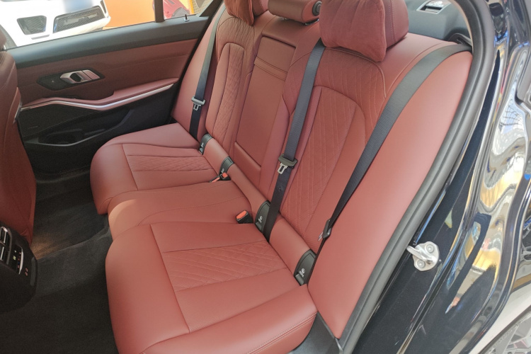 宝马3系 2025款 330Li M运动曜夜套装中控内饰7004