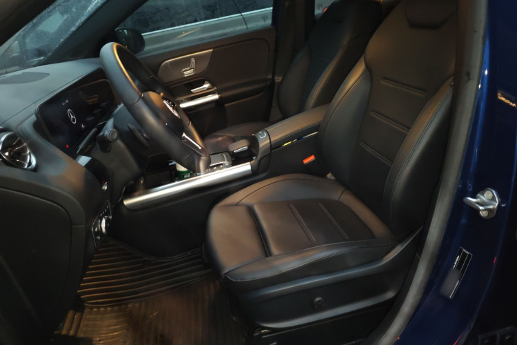 奔驰GLA 2020款 GLA 200中控内饰19