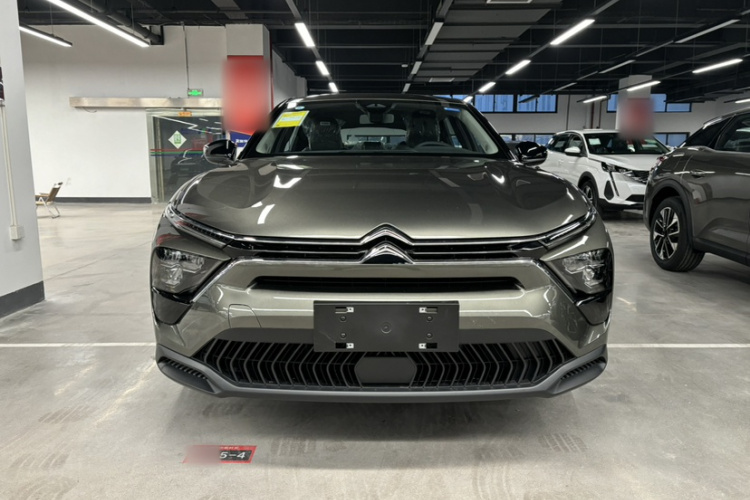 雪铁龙 凡尔赛C5 X 2025款 1.6T 海外版车身外观6001