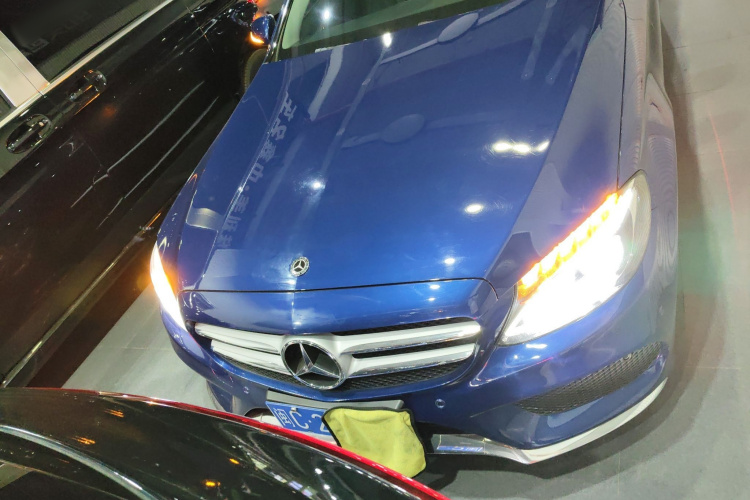 奔驰C级 2018款 C 200 L 运动版车身外观2