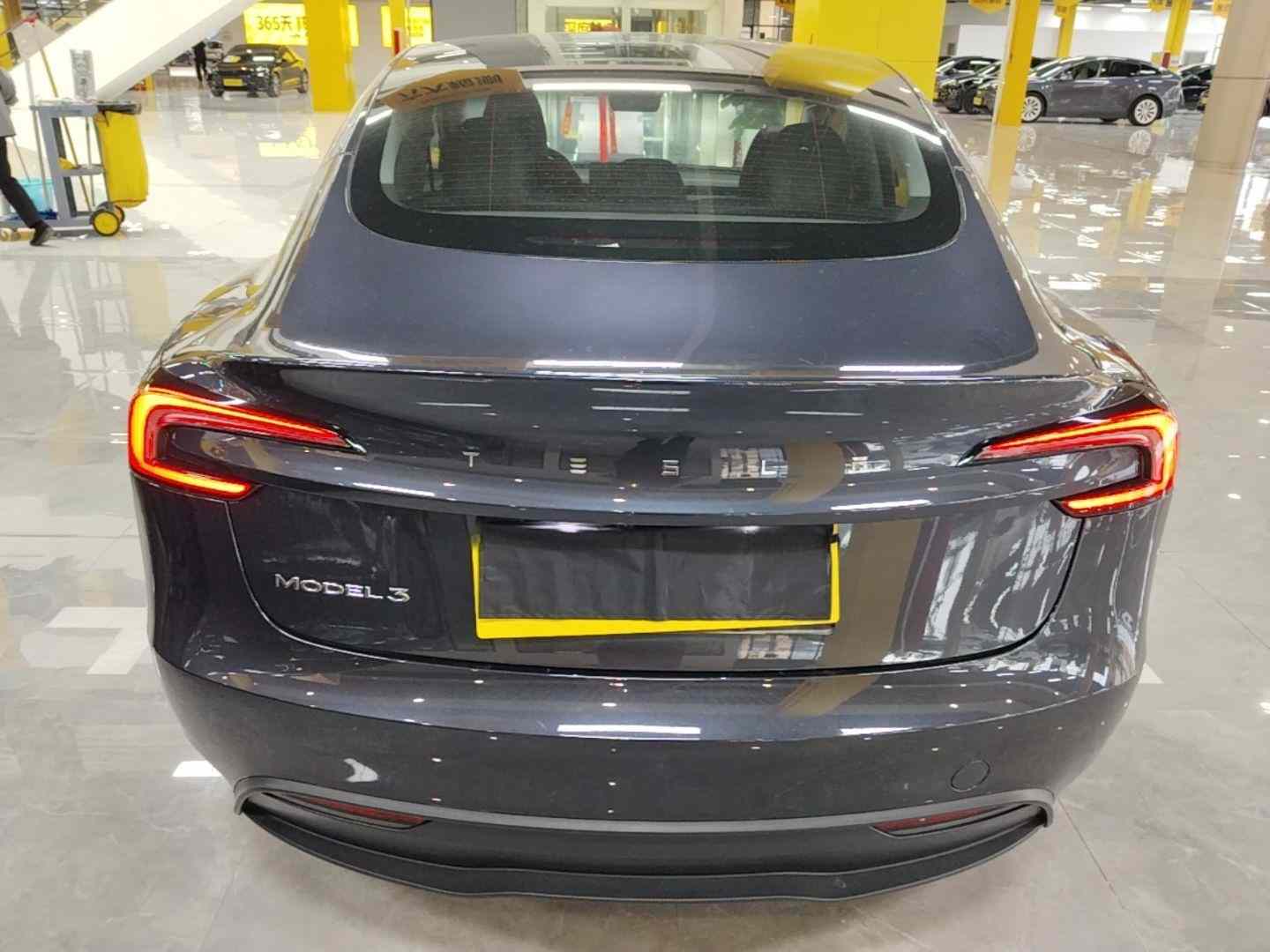 特斯拉 Model 3 2025款 后轮驱动版(3)