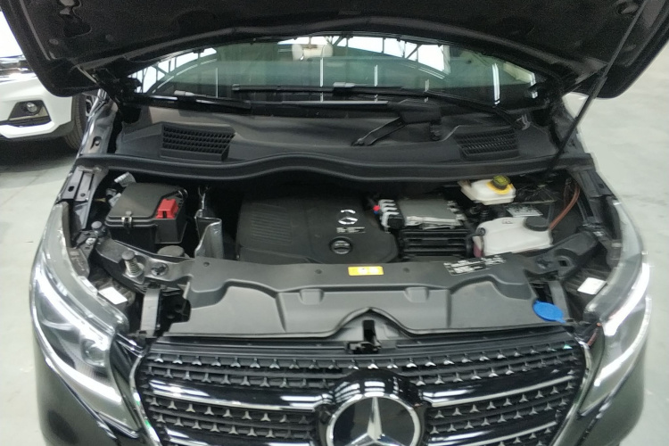 奔驰V级 2024款 V 300 L 长轴距尊贵版机舱底盘24