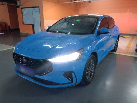 福特 福克斯 2022款 三厢 EcoBoost 180 自动竞速版