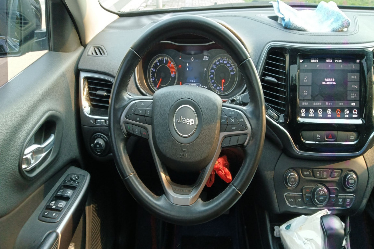 Jeep 自由光 2019款 2.0T 两驱智享版 国VI中控内饰13