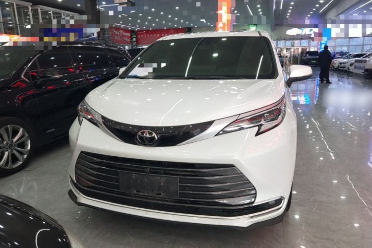 丰田 赛那SIENNA 2024款 2.5L混动 四驱尊贵版车身外观2