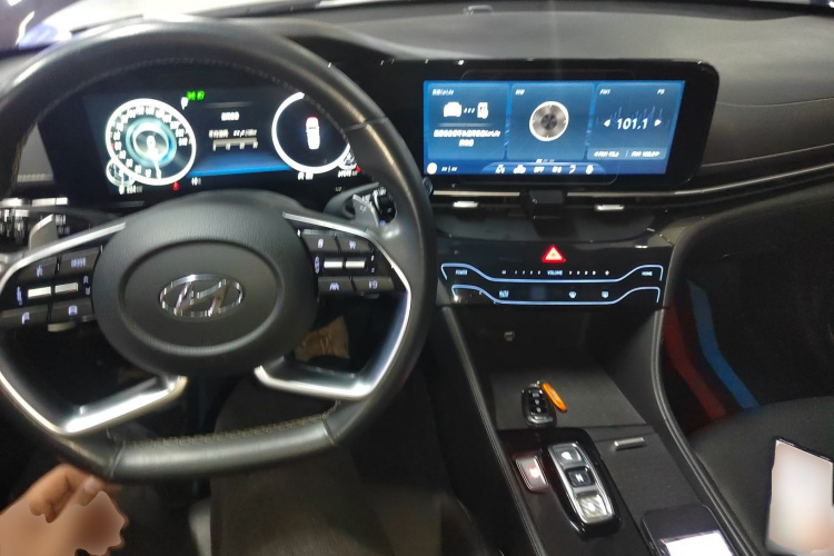 现代 名图 2021款 270TGDi DCT LUX尊贵版中控内饰12