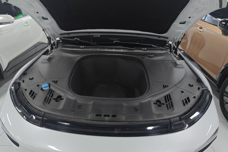 小鹏P7 2021款 480E机舱底盘24