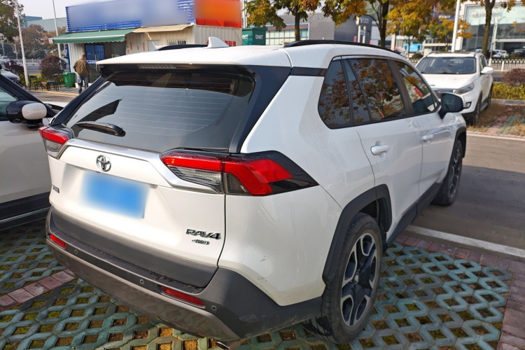 丰田 RAV4荣放 2021款 2.0L CVT四驱尊贵版车身外观7