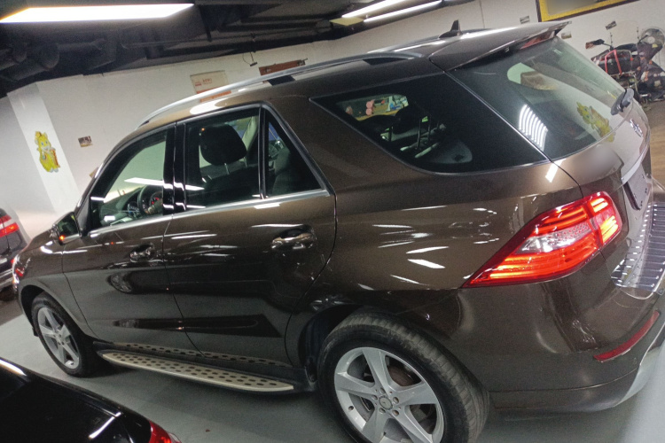 奔驰M级 2015款 ML 320 4MATIC车身外观4