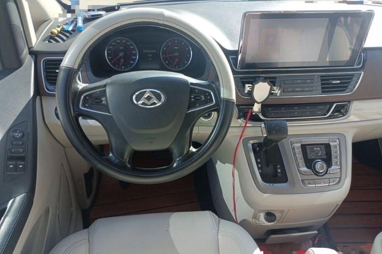 上汽大通MAXUS 大通G10 2016款 2.0T 自动豪华行政版中控内饰13