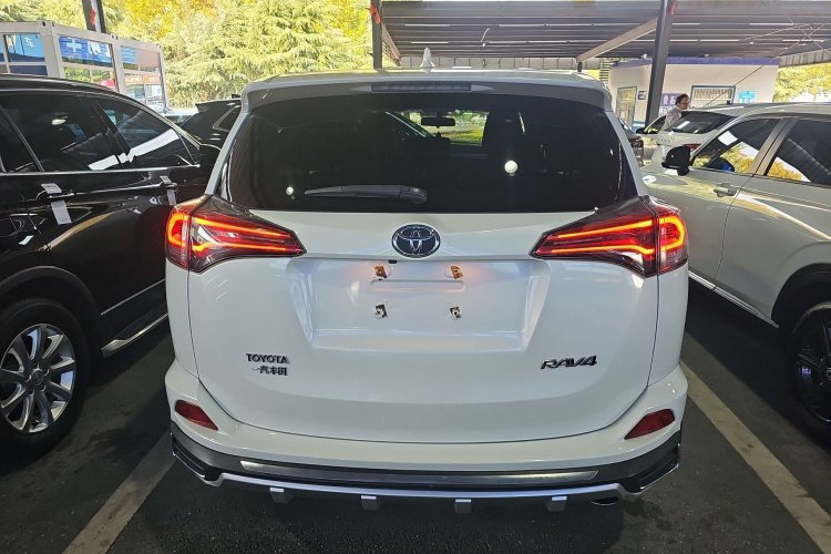 丰田 RAV4荣放 2018款 2.0L CVT两驱风尚X版车身外观6