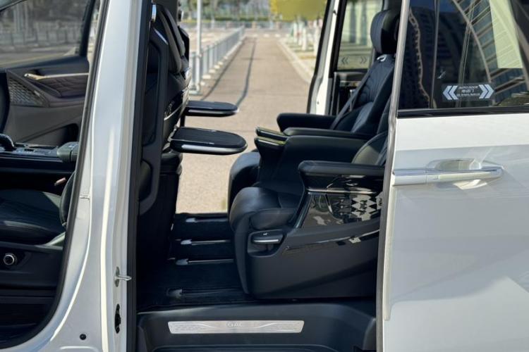 广汽传祺 传祺M8 2024款 大师系列 400T 至尊版中控内饰7006