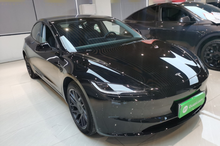 特斯拉 Model 3 2023款 长续航全轮驱动版车身外观3