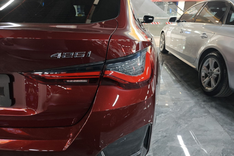 宝马4系 2022款 425i Gran Coupe M运动曜夜套装车身外观9