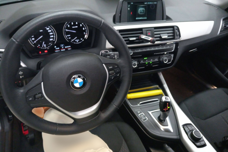 宝马1系(进口) 2018款 118i 领先型中控内饰12