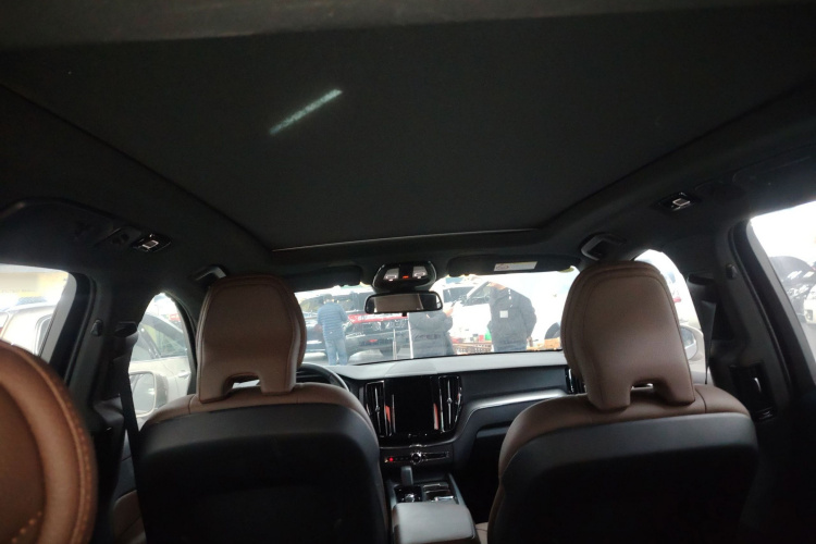 沃尔沃XC60 2025款 B5 四驱智逸豪华版中控内饰22