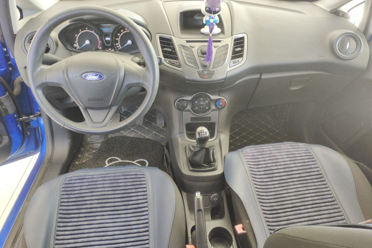 福特 嘉年华 2013款 两厢 1.5L 手动风尚型中控内饰12