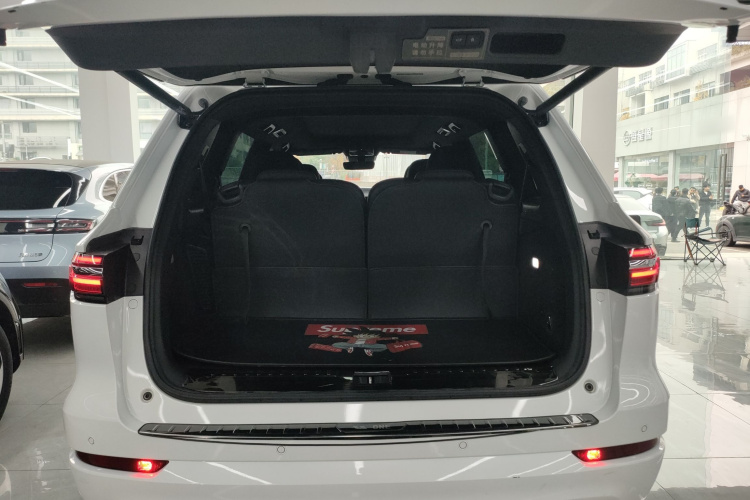 理想汽车 理想ONE 2021款 增程6座版机舱底盘23