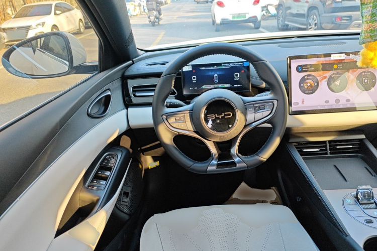 比亚迪 海豹06新能源 2024款 DM-i 80KM尊贵型中控内饰13