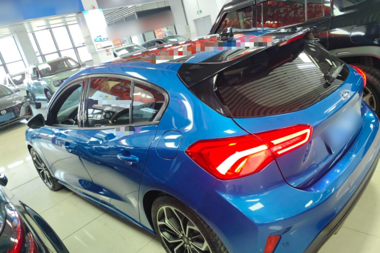 福特 福克斯 2020款 两厢 EcoBoost 180 自动ST Line车身外观4