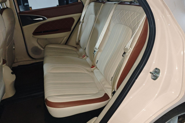 欧拉好猫 2022款 莫兰迪版 400km标准续航 尊贵型 三元锂中控内饰7004