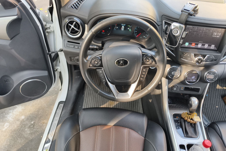 比亚迪 宋 2016款 盖世版 1.5TID 自动精英型局部细节13