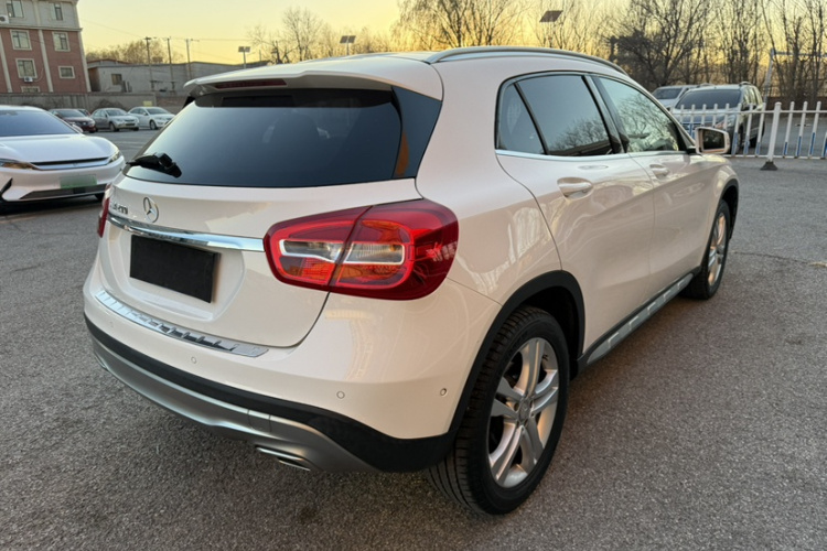 奔驰GLA 2016款 GLA 200 动感型车身外观6008