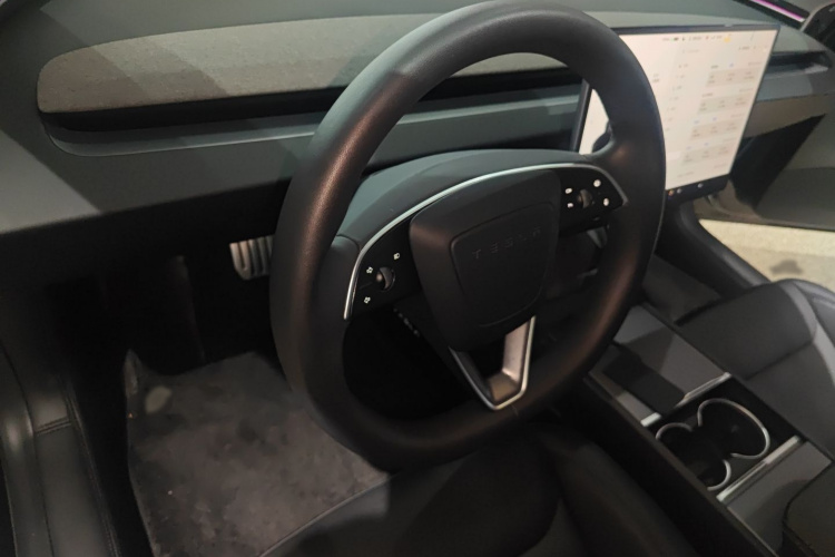 特斯拉 Model 3 2023款 长续航全轮驱动版中控内饰7002