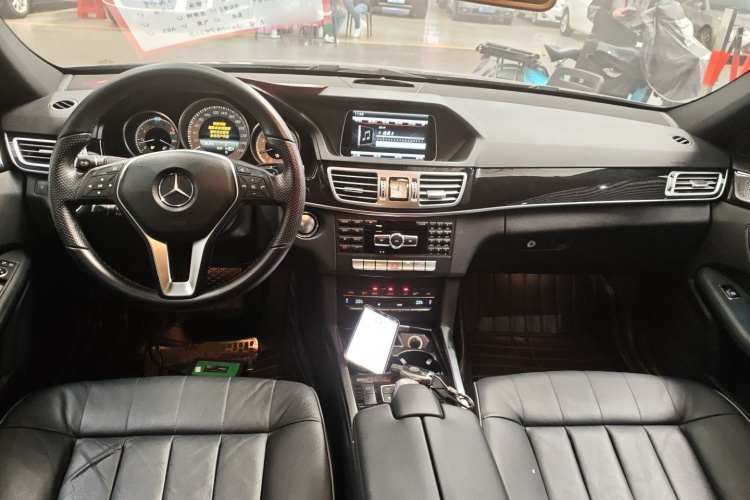 奔驰E级 2015款 E 260 L 运动豪华型中控内饰7002