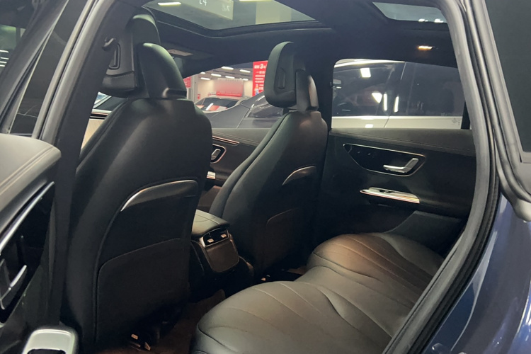 奔驰EQE 2022款 350 先锋版中控内饰7003