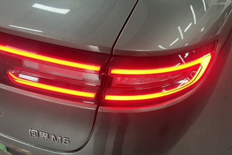鸿蒙智行 问界M5 2022款 增程四驱性能版局部细节9002