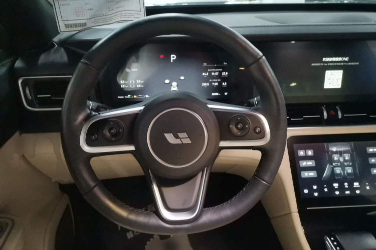 理想汽车 理想ONE 2020款 增程6座版中控内饰13
