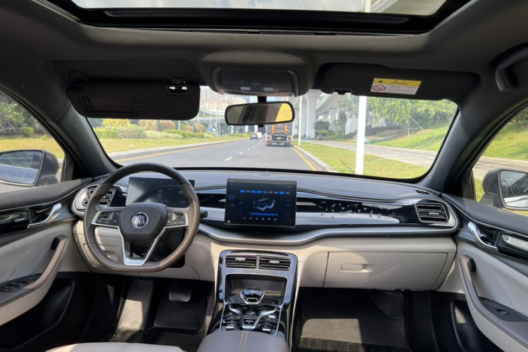 比亚迪 秦PLUS 2023款 冠军版 DM-i 55KM超越型中控内饰7003