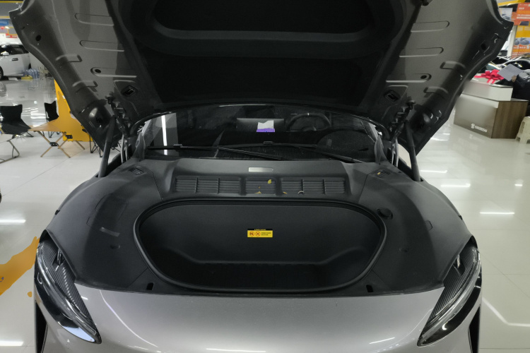 小米汽车 小米YU7 2025款 超长续航后驱版机舱底盘24