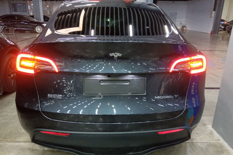 特斯拉 Model Y 2024款 后轮驱动版车身外观6004