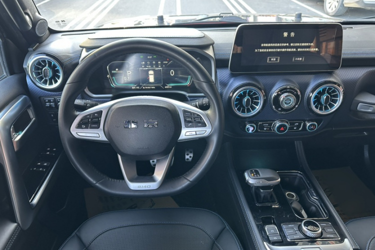 北京BJ40 2020款 2.0T 自动四驱城市猎人版侠客型中控内饰7006