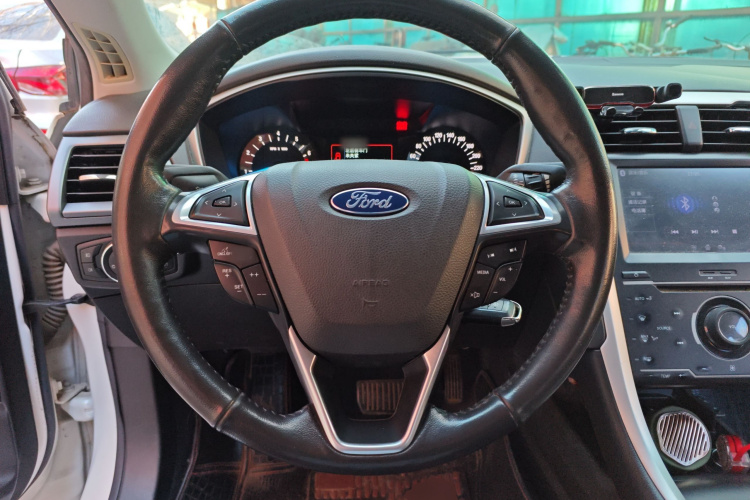 福特 蒙迪欧 2013款 1.5L GTDi180时尚型中控内饰13