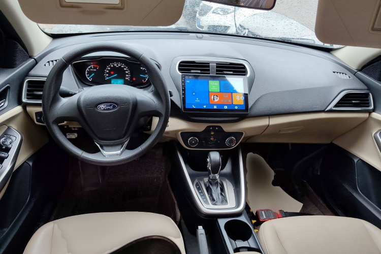 福特 福睿斯 2015款 1.5L 自动舒适型中控内饰12