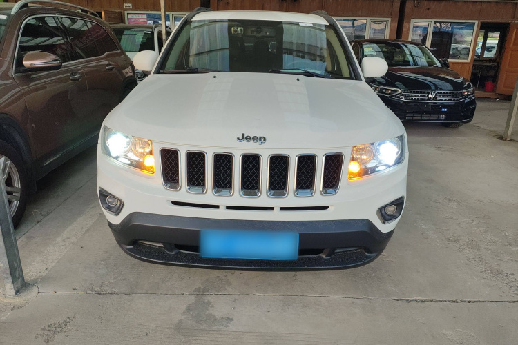 Jeep 指南者(进口) 2014款 改款 2.4L 四驱舒适版车身外观2