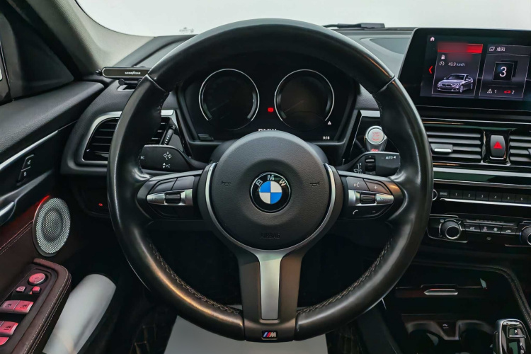 宝马1系 2021款 改款 125i M运动曜夜版中控内饰7004