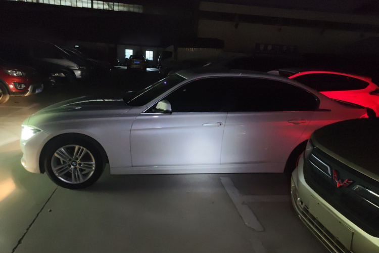 宝马3系 2016款 320Li 时尚型车身外观4