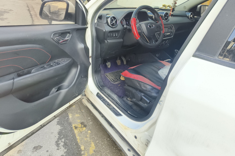 东南DX3 2016款 1.5L 手动豪华型中控内饰20