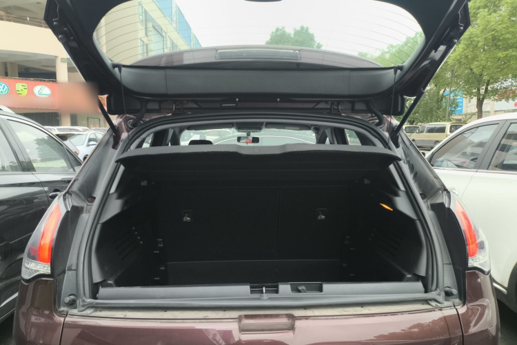 标致3008 2016款 2.0L 自动经典版机舱底盘23